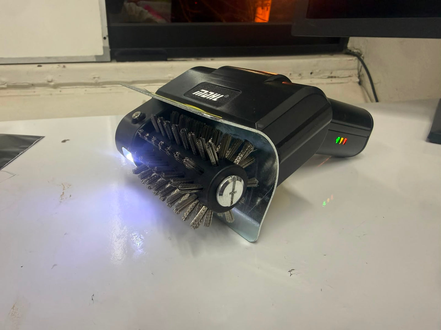 Cepillo limpiador parrilla inalambrico Luz Led